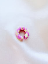 Load image into Gallery viewer, Colorful Clay Ear Cuff – Pink &amp; Cream