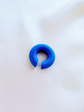 Load image into Gallery viewer, Colorful Clay Ear Cuff – royal blue