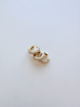 Load image into Gallery viewer, Pearl Dream Ear Cuff