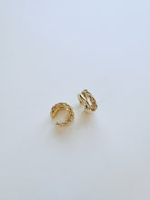 Load image into Gallery viewer, Twist &amp; Weave Ear Cuff