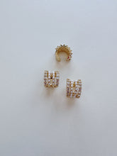 Load image into Gallery viewer, Pearl Stack Ear Cuff