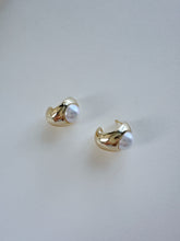 Load image into Gallery viewer, 14K Gold Filled Pearl Hoop Earrings: Elegant Bridal Jewelry