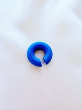 Load image into Gallery viewer, Colorful Clay Ear Cuff – royal blue