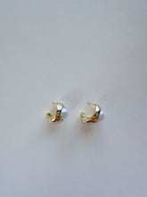 Load image into Gallery viewer, 14K Gold Filled Pearl Hoop Earrings: Elegant Bridal Jewelry