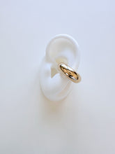 Load image into Gallery viewer, Sculpted Gold Ear Cuff