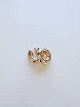 Load image into Gallery viewer, Sculpted Gold Ear Cuff