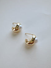 Load image into Gallery viewer, 14K Gold Filled Pearl Hoop Earrings: Elegant Bridal Jewelry