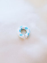 Load image into Gallery viewer, Colorful Clay Ear Cuff – White &amp; Light Blue