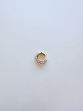 Load image into Gallery viewer, Pearl Dream Ear Cuff