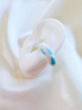 Load image into Gallery viewer, Colorful Clay Ear Cuff – White &amp; Light Blue