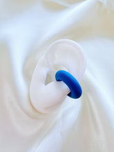 Load image into Gallery viewer, Colorful Clay Ear Cuff – royal blue