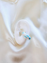 Load image into Gallery viewer, Colorful Clay Ear Cuff – White &amp; Light Blue