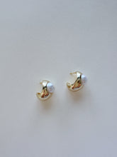 Load image into Gallery viewer, 14K Gold Filled Pearl Hoop Earrings: Elegant Bridal Jewelry