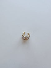 Load image into Gallery viewer, Pearl Stack Ear Cuff