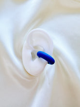 Load image into Gallery viewer, Colorful Clay Ear Cuff – royal blue