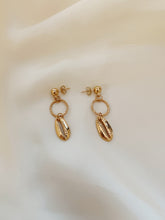 Load image into Gallery viewer, Shell Earrings